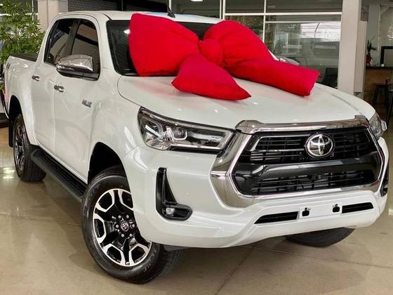 TOYOTA HILUX 2.8 D-4D TURBO DIESEL CD SRX 4X4 AUTOMÁTICO TOYOTA HILUX 2.8 D-4D TURBO DIESEL CD SRX 4X4 AUTOMÁTICO